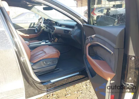 2019 Audi E-Tron Premium Plus z USA, uszkodzony, nr VIN WA1VAAGE7KB005367